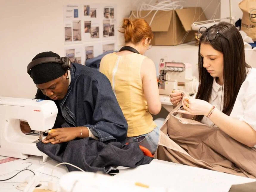 Maison Makeda recrute un Tailleur ou Couturière Maison Makeda recrute un Tailleur ou Couturière