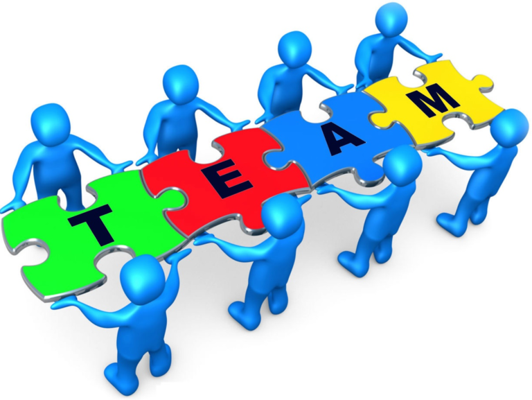 Des personnages bleus assemblent de grandes pièces de puzzle colorées formant le mot « TEAM ».